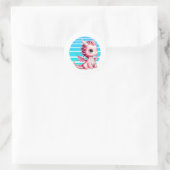 Dieses Design hat einen niedlichen rosa Drachen mi Runder Aufkleber (Tasche)
