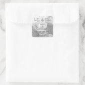 Dieses Foto wird Save the Date mit Monochrome gela Quadratischer Aufkleber (Tasche)