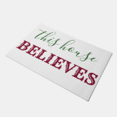 Dieses Haus glaubt an Weihnachtsferien Fußmatte (Schrägansicht)