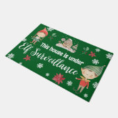 Dieses Haus steht unter der Aufsicht von Elf Weihn Fußmatte (Schrägansicht)