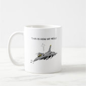 Dieses ist, wie wir Tasse F-16 rollen (Links)