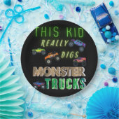 Dieses Kind bekommt wirklich Monster-LKW. Pappteller (Party)