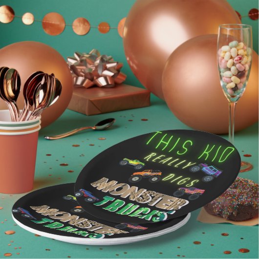 Dieses Kind bekommt wirklich Monster-LKW. Pappteller (Multi)