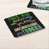 Dieses Kind bekommt wirklich Monster-LKW. Untersetzer (angewinkelt)