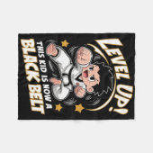 Dieses Kind ist jetzt ein Karate-Hapkido-Preis für Fleecedecke (Vorderseite (Horizontal))