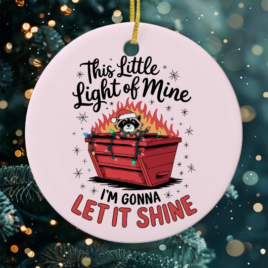 Dieses kleine leichte Raccoon Holiday Dumpster Feu Keramik Ornament