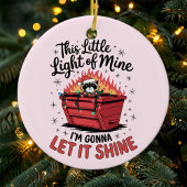 Dieses kleine leichte Raccoon Holiday Dumpster Feu Keramik Ornament