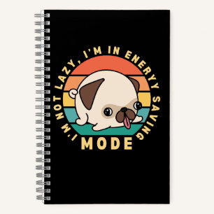 Dieses komische Design zeigt einen niedlichen Mops Notizblock
