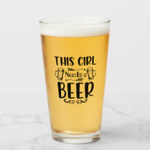 Dieses Mädchen braucht ein Bier