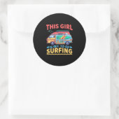 Dieses Mädchen geht surfen Runder Aufkleber (Tasche)