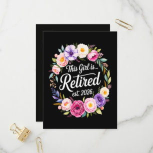 Dieses Mädchen ist Rentnerin 2026 Floral Rentnerin Einladungspostkarte