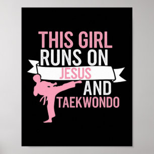 Dieses Mädchen Jesus Taekwondo Frauenreligiöse Kar Poster