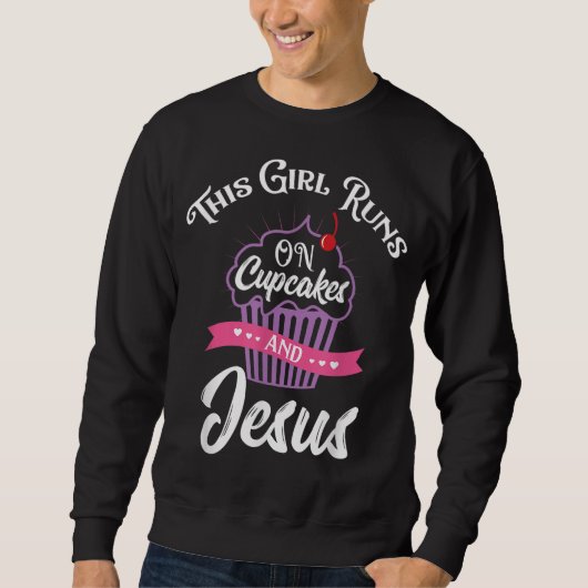 Dieses Mädchen läuft auf Cupcakes und Jesus Sweatshirt (Vorderseite)