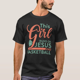 Dieses Mädchen läuft auf Jesus und Basketball Ball T-Shirt