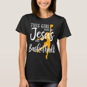 Dieses Mädchen läuft auf Jesus und Basketball Chri T-Shirt