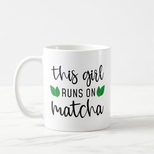 Dieses Mädchen läuft auf Matcha Kaffeetasse (Links)