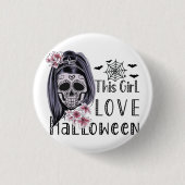 Dieses Mädchen Liebe Halloween Button (Vorderseite)