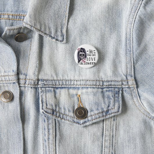 Dieses Mädchen Liebe Halloween Button (Beispiel)