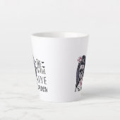 Dieses Mädchen Liebe Halloween Milchtasse (Vorderseite)