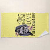 Dieses Mädchen Liebe Halloween Strandtuch (Vorderseite)