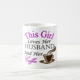 Dieses Mädchen-Lieben ihr Ehemann und ihr Kaffee Kaffeetasse