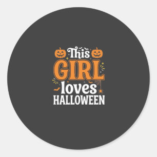 Dieses Mädchen liebt Halloween-Typografie SVG-Desi Runder Aufkleber