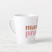 Dieses Mama Prays - rustikales Boho Design Milchtasse (Linke Ecke)