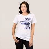 Differently Wired – Monat des Autismus-Bewusstsein Tri-Blend Shirt (Vorderseite voll)