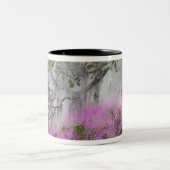 Digital Composite of Azaleas and Magnolia tree Zweifarbige Tasse (Mittel)