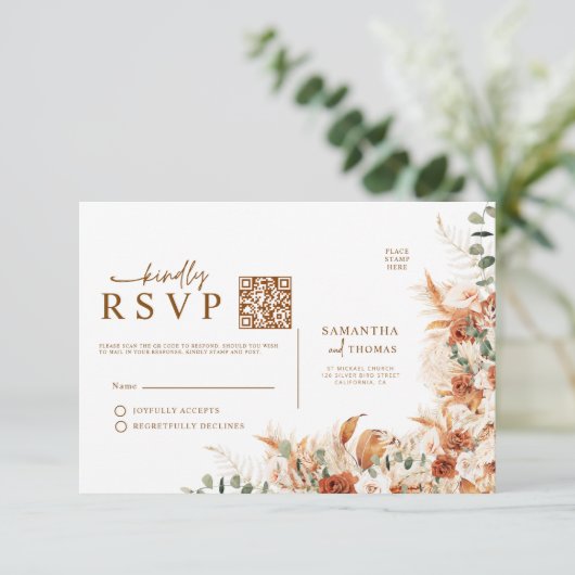 Digital Rustic Terracotta Floral QR Code Wedding  RSVP Karte (Stehend Vorderseite)