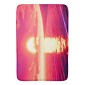 Digital Synthwave Sunset Sea Reflection Badematte (Vorderseite Vertikal)