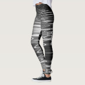 Digital Wavy Black Water Reflection von Tron Leggings (Links)