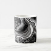 Digitale Fluid Art aus schwarzem und weißem Marmor Kaffeetasse (Mittel)