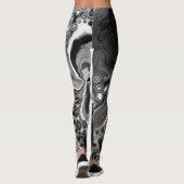 Digitale Fluid Art aus schwarzem und weißem Marmor Leggings (Rückseite)