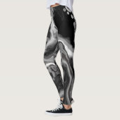 Digitale Fluid Art aus schwarzem und weißem Marmor Leggings (Links)