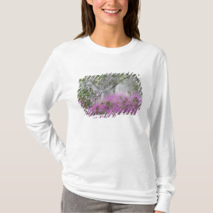Digitale Komposition aus Azaleen und Magnolienbaum T-Shirt