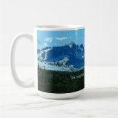 Digitale Kunst der Bergspitzen - John Muir-Zitat Kaffeetasse (Links)