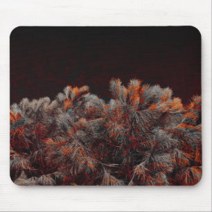 Digitale Kunst des Kiefernbaums mit orangefarbenen Mousepad