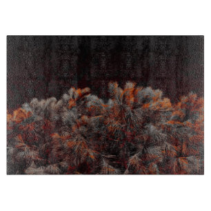 Digitale Kunst des Kiefernbaums mit orangefarbenen Schneidebrett