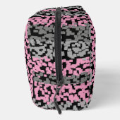 Digitale, pixelförmige Streifen in Rosa, Grau und  Waschbeutel (Rechts)