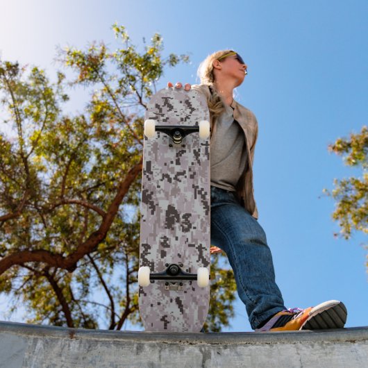 Digitale Tarnung – Schwarz-Graues LG-Tarnmuster Skateboard (Außen 1)