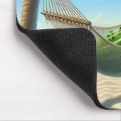 Dill Pickle in einer tropischen Hängematte Mousepad (Ecke)