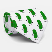 Dillgurke in Brille auf Weiß Krawatte (Gerollt)