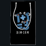 Dim Sum Funny Mathematics Food Pun Dark BG Kleine Geschenktüte<br><div class="desc">Dim Sum Funny Mathematics Food Pun bietet eine niedliche Mathematik-Gleichung,  die ein wenig dunkel ist. Perfektes Pun-Geschenk für Familien und Freunde,  die niedliche Mathematik Liebe Brötchen.</div>