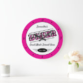 Diner Any Name Date Retro Hot Pink Black White Große Wanduhr (Zuhause)