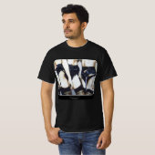 'Dinge passieren' Gemälde auf einem T-Shirt (Vorne ganz)