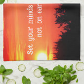 Dinge über Küchentuch (Gefaltet)