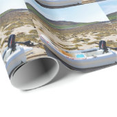 Dinghy am Strand Geschenkpapier (Rolleneckpunkt)