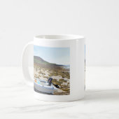 Dinghy am Strand Kaffeetasse (Vorderseite Links)