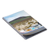 Dinghy am Strand Notizblock (Rechte Seite)